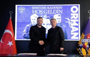 eyupspor orhan ak ile 3 yillik sozlesme imzaladi Hi9mxhHW.jpg